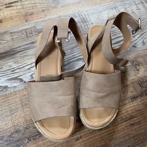 Soda platform sandals nude